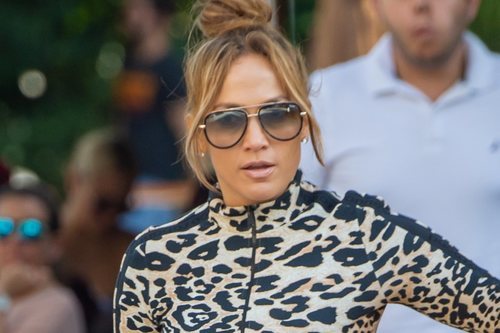 Jennifer Lopez con un beauty look pasado de moda
