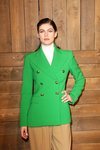 Alexandra Daddario acude al desfile de Michael Kors 2020