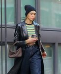 Dua Lipa con un beauty look descuidado