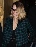 Cara Delevingne en París con un beauty look desaliñado