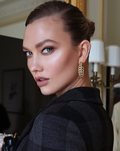 Karlie Kloss asiste al desfile de Dior 2020 en París