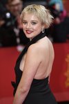 Jella Haase asiste al estreno de 'Berlin alexanderplatz' en la Berlinale