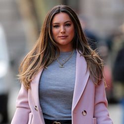 Kelly Brook con exceso de polvos de sol en Londres