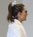 Alessandra Ambrosio con el pelo sucio en Santa Mónica