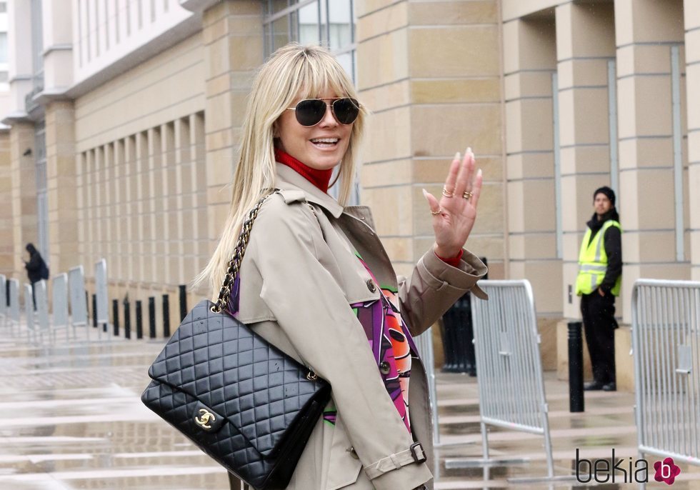 Heidi Klum apuesta por el flequillo liso