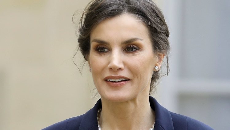 El recogido efecto despeinado de la Reina Letizia
