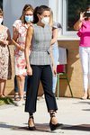 La Reina Letizia abre el curso escolar en Navarra con coleta