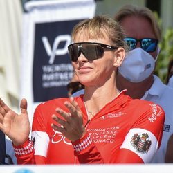 La Princesa Charlene con un peinado muy descuidado en un evento deportivo