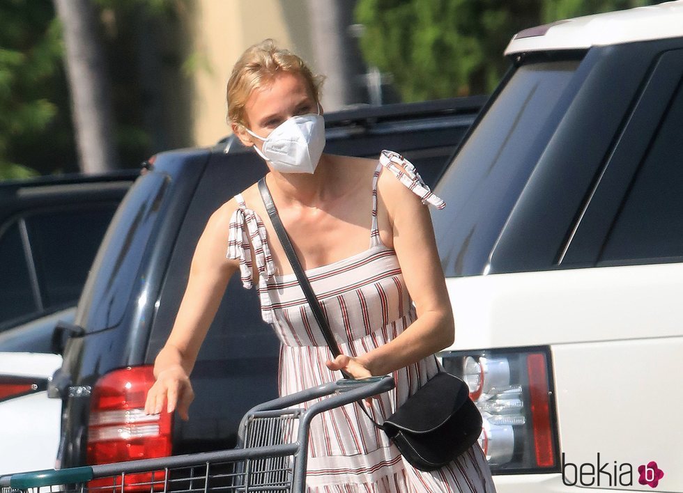 A Diane Kruger se le olvida peinarse antes de irse a la compra