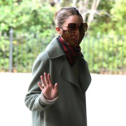 Olivia Palermo apuesta por el moño para pasear por Nueva York
