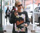 Paris Hilton recoge su melena en un moño de bailarina