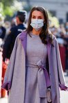 La Reina Letizia apuesta por la raya al medio en los Premios Jaume I 2020