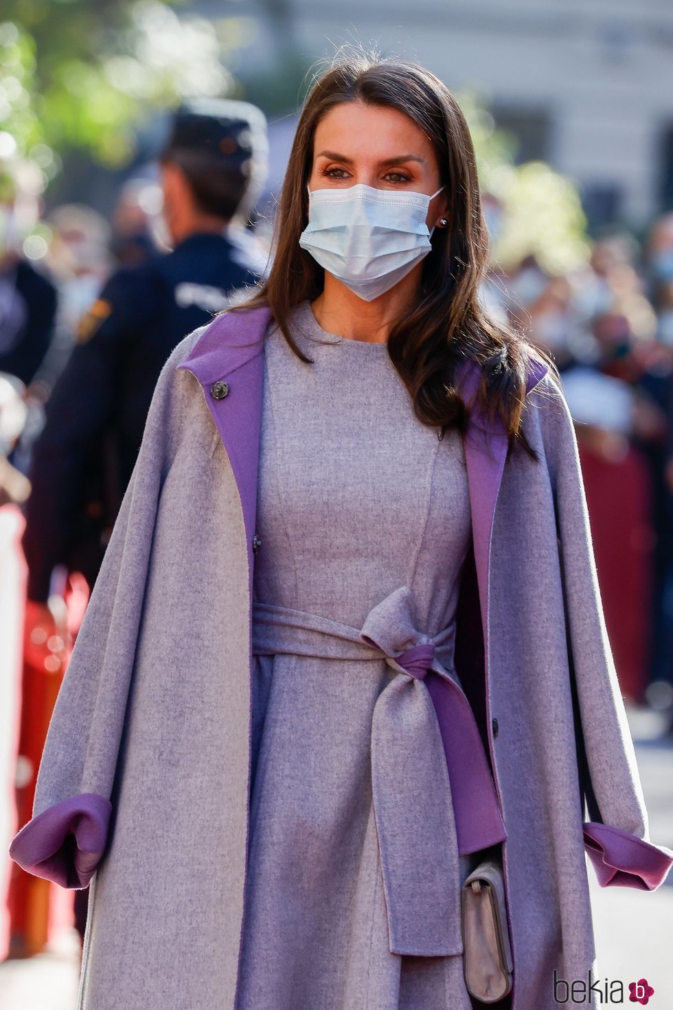 La Reina Letizia apuesta por la raya al medio en los Premios Jaume I 2020