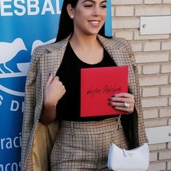 Georgina Rodríguez presume de melena lisa con raya al medio