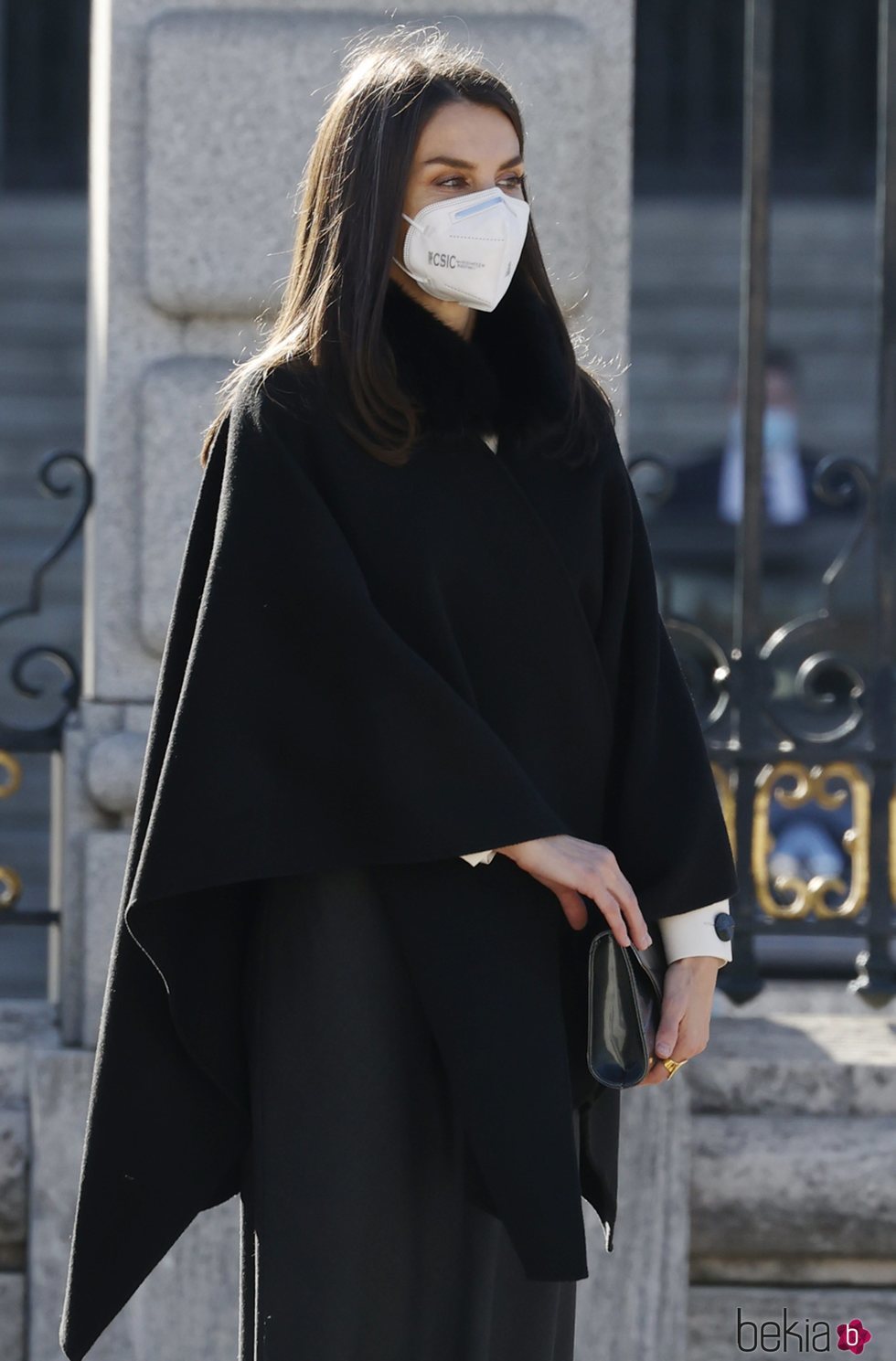 La Reina Letizia luce melena suelta lisa en la Pascua Militar 2021