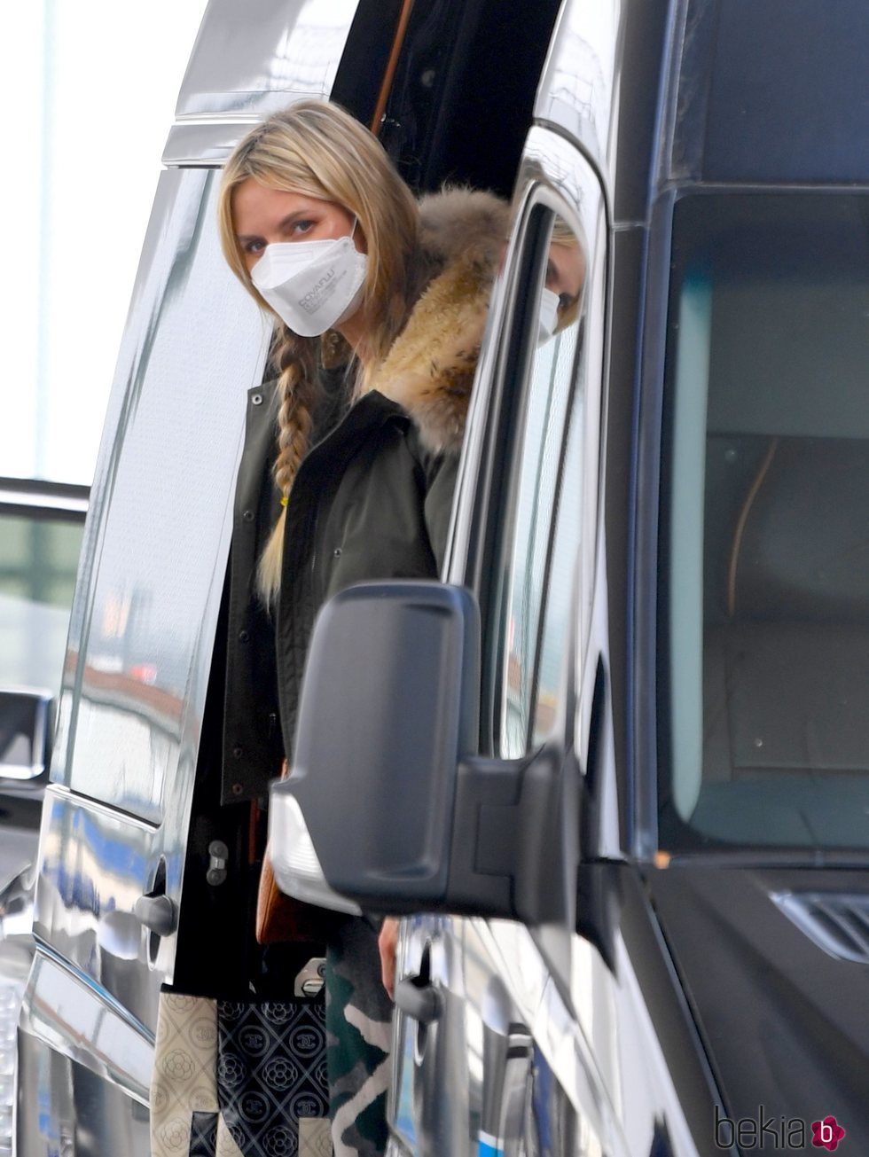 Heidi Klum apuesta por la trenza para viajar