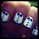 El esmalte de uñas de Zooey Deschanel en los Globos de Oro 2012