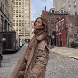 Karlie Kloss recupera su melena castaña tras casi 10 años siendo rubia