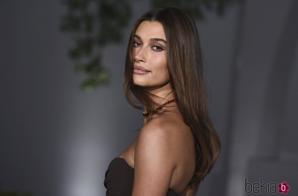 Hailey Bieber pasó del rubio al castaño en 2022