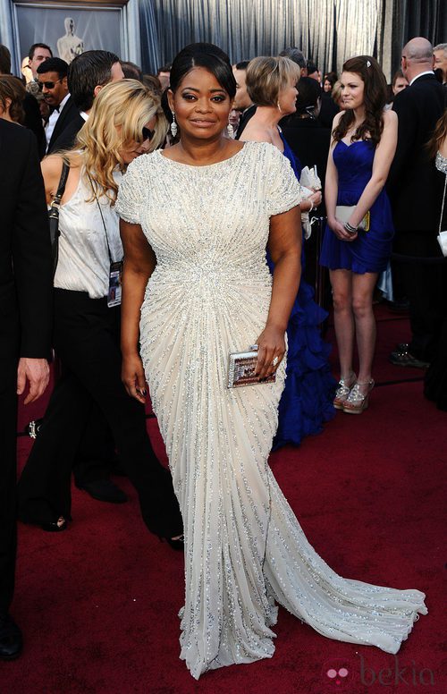 Octavia Spencer con recogido en la alfombra roja de los Oscar 2012