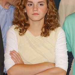 Emma Watson de niña con el cabello rizado