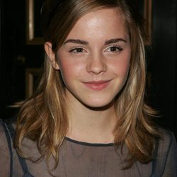 Emma Watson con bucles en el cabello