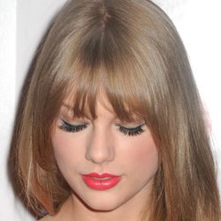 Taylor Swift, una amante de las pestañas postizas