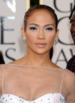 Jennifer Lopez con pestañas postizas