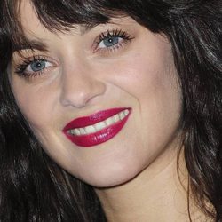 Marion Cotillard con pestañas postizas