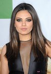 Mila kunis con unos intensos ojos ahumados