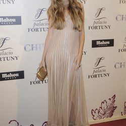 Clara Alonso apuesta por un maquillaje nude en la celebración del 15 aniversario de Fortuny