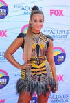 Demi Lovato con la melena recogida en una coleta
