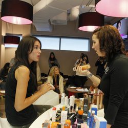 Noelia López probando la BB Cream de Skin79