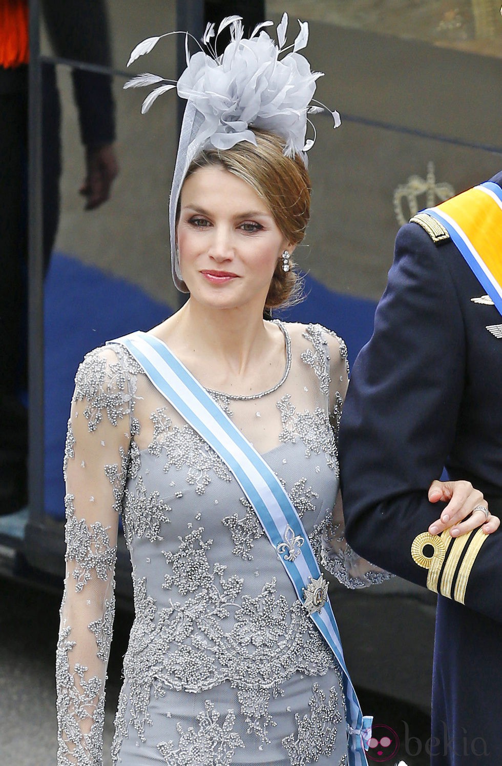 La Princesa Letizia luce un maquillaje natural durante los actos de coronación de los reyes de Holanda