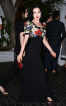 Dita Von Teese con maquillaje vintage en la Cena de Cosméticos de Vogue y Mac