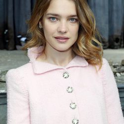 Natalia Vodianova presume de cejas masculinas y melena midi