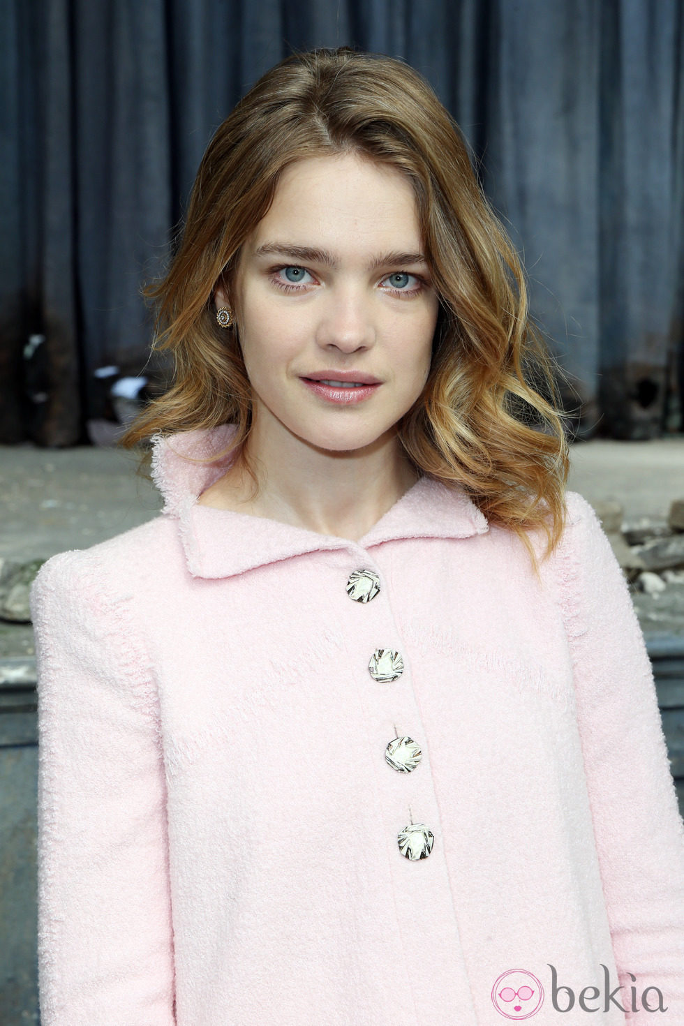 Natalia Vodianova presume de cejas masculinas y melena midi