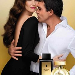 Paz Vega y Antonio Banderas en la imagen promocional de 'Her Golden Secret'