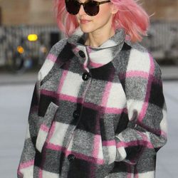 La presentadora de The X Factor, Fearne Cotton, con el pelo rosa