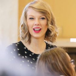 Taylor Swift presume de melena midi