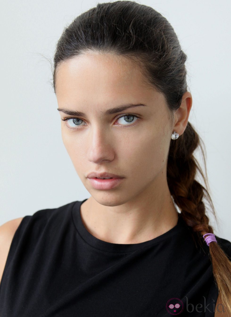 Adriana Lima vuelve a ser imagen de Maybelline NY