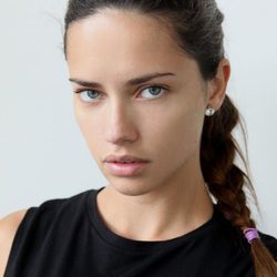 Adriana Lima vuelve a ser imagen de Maybelline NY