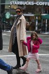 Katie Holmes y su pequeña con el mismo peinado