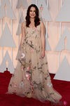 Keira Knightley luciendo pelo suelto en la alfombra roja de los Oscar 2015