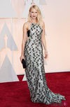Naomi Watts con la melena suelta en la alfombra roja de los Oscar 2015