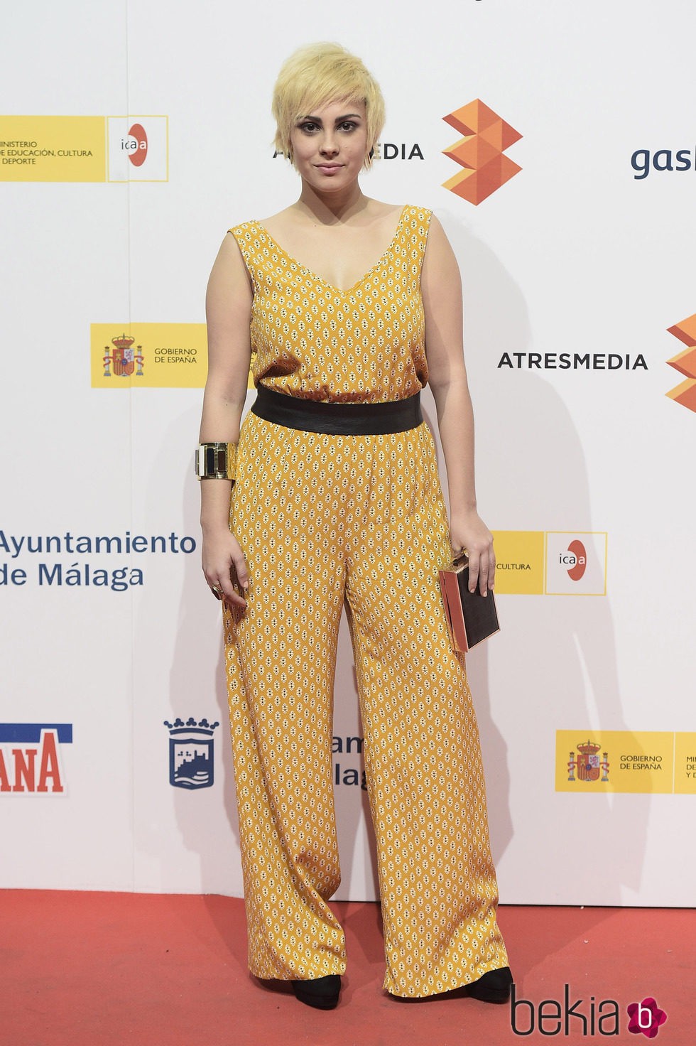 Alba García se pasa al bob y se tiñe el pelo de amarillo pollo