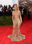 Beyoncé con una coleta alta en la Gala del Met 2015