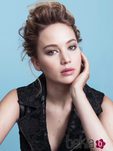 Jennifer Lawrence posando como imagen de 'Dior Addict'