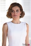 La Reina Letizia con la melena corta peinada con unas pequeñsa ondas con movimiento