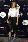 Blanca Suárez con los labios rojo pasión en el concierto de Raphael en Madrid